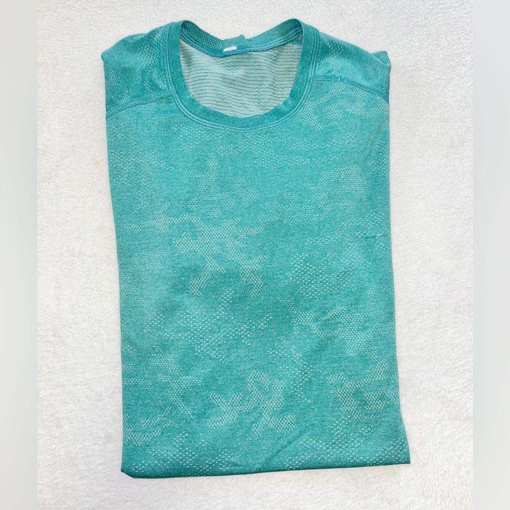 Iululemon t-shirt